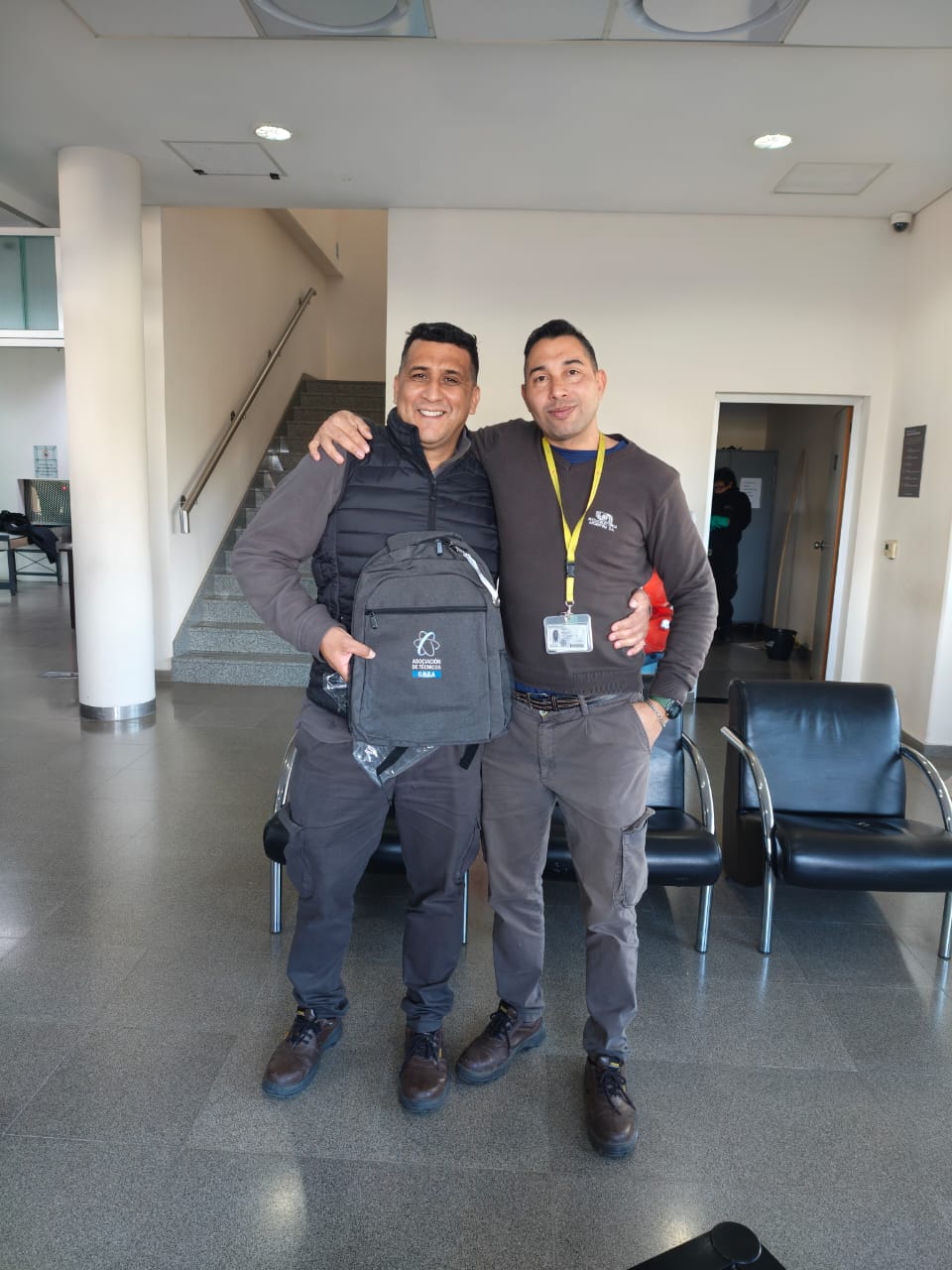 Entrega de mochilas a afiliados